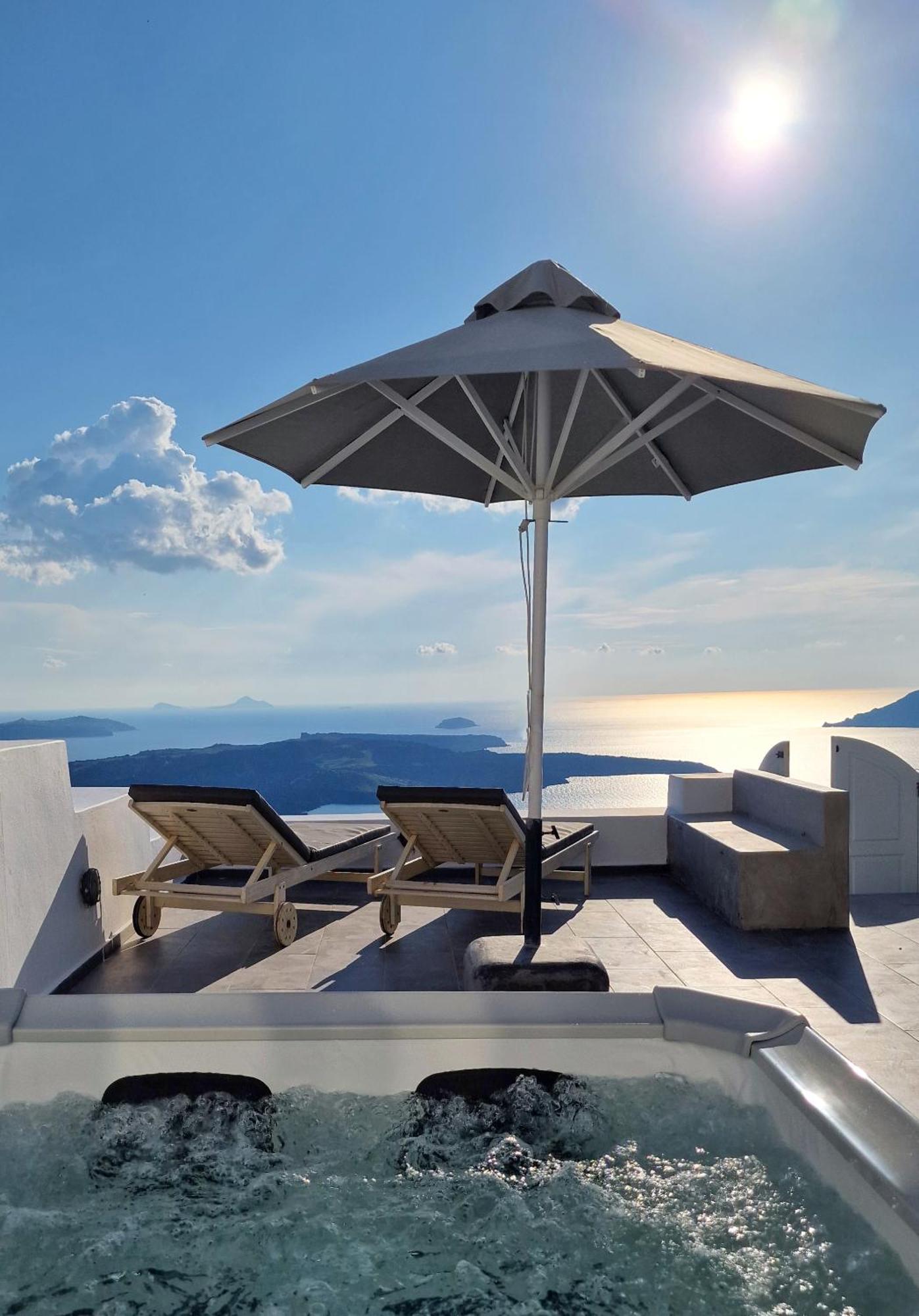 Vila Karpimo Horizon - Caldera View With Private Hot Tub Firostefani Exteriér fotografie