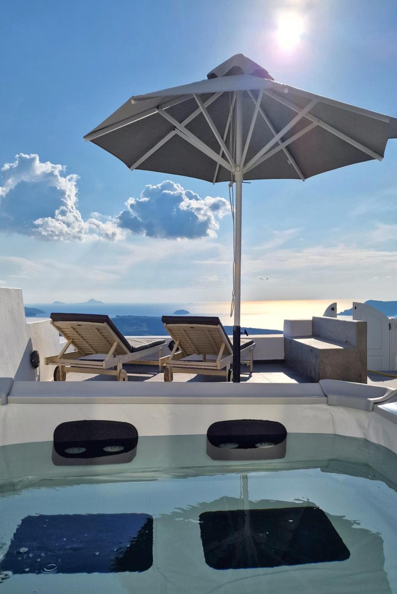 Vila Karpimo Horizon - Caldera View With Private Hot Tub Firostefani Exteriér fotografie
